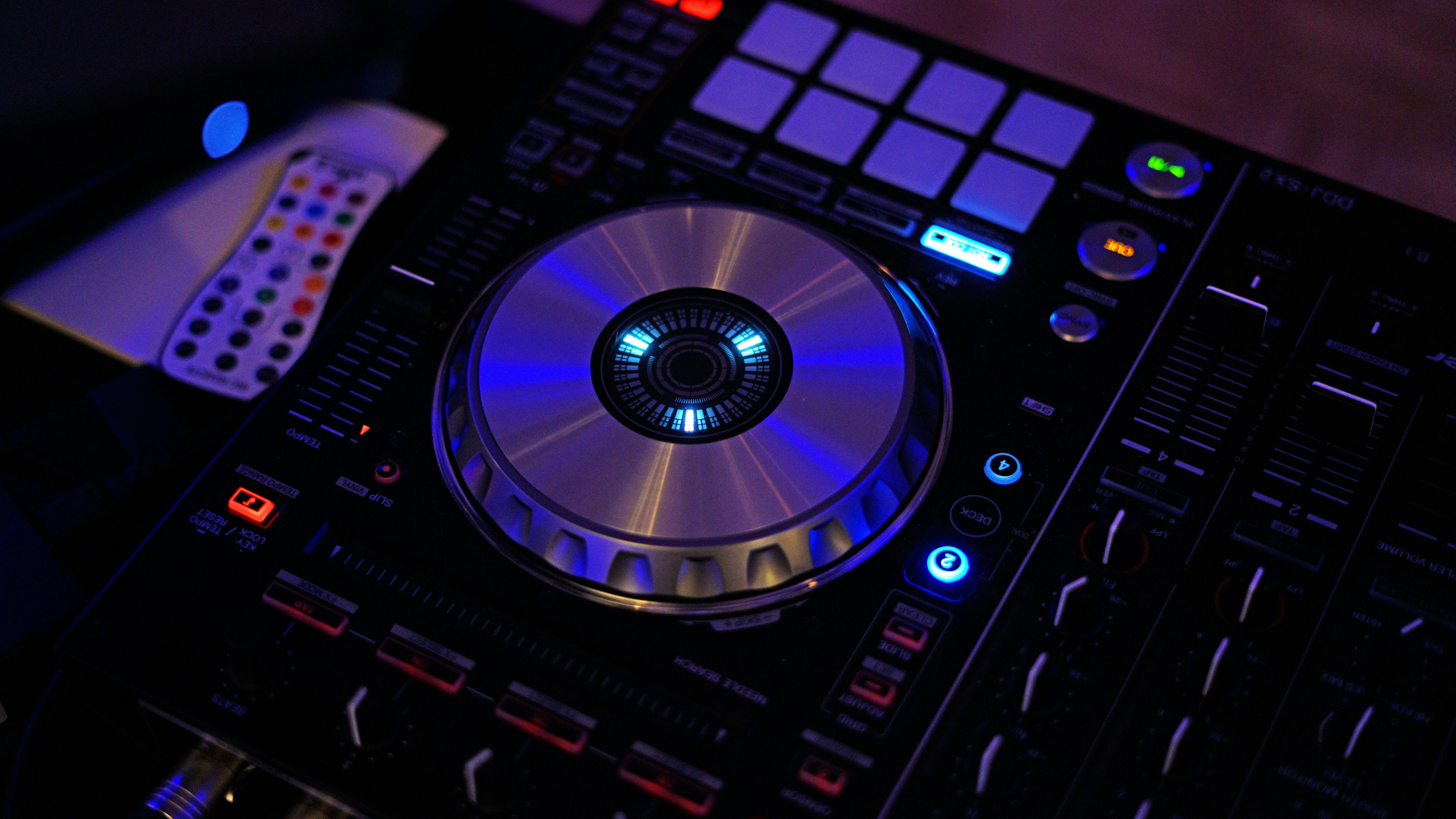 black and gray dj controller